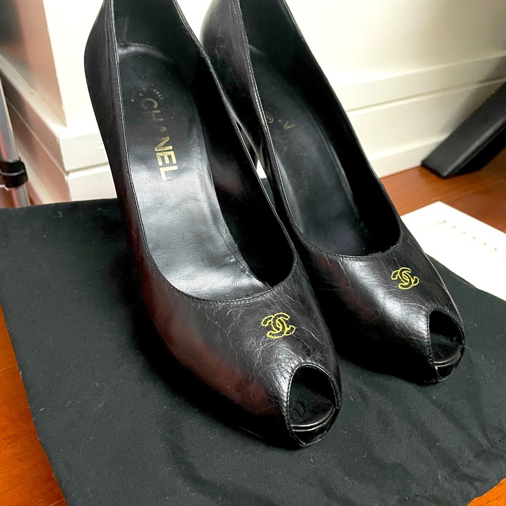 Chanel peep toe